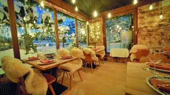 Ristorante Fondue-Stübli nel Romantik Hotel Schweizerhof***** Ristorante Fondue-Stübli nel Romantik Hotel Schweizerhof*****