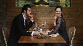 Ristorante con ospiti